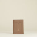 Porte-passeport - Taupe  110 € en réassort